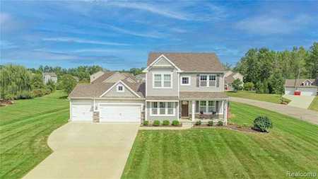 339 Shinnecock Dr Brighton Twp, MI 48114
