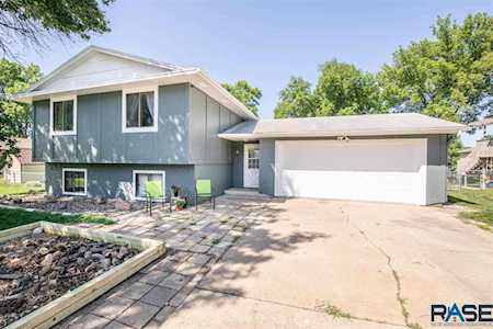 117 S Cardinal Dr Brandon, SD 57005
