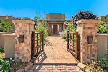 11 B Camino De Los Montoyas Santa Fe, NM 87506