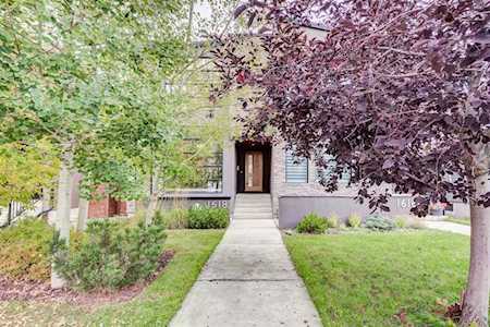 1618 19 Ave NW Calgary, AB T2M 1B1