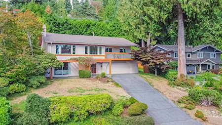 4572 Woodgreen Drive West Vancouver, BC V7S 2V2