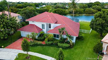 17982 NW 9th Ct Pembroke Pines, FL 33029