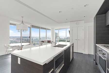 1550 Fern Street #2107 North Vancouver, BC V7J 0A9