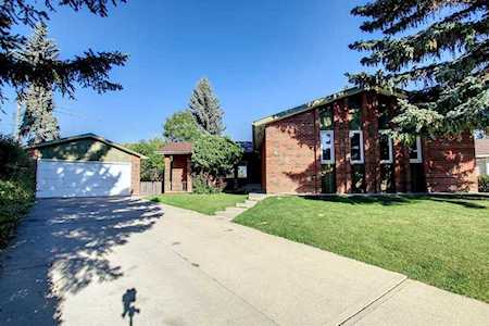 2420 Palismount Place SW Calgary, AB T2V 3R4