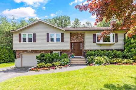 53 Independence Dr Woburn, MA 01801