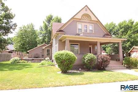 202 W 1St St Parker, SD 57053