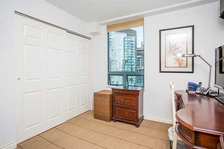 1238 Melville Street #3302 Vancouver, BC V6E 4N2