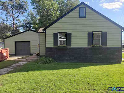 101 E 3Rd St Dell Rapids, SD 57022