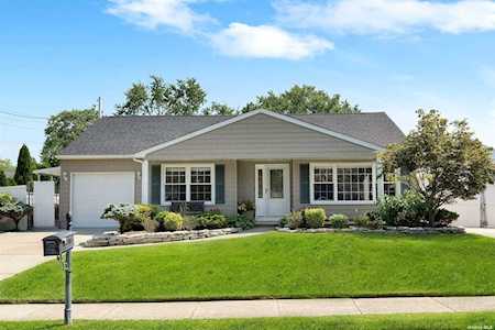 26 Hy Place Lake Grove, NY 11755