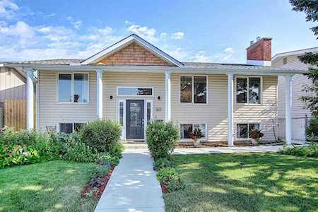 1015 Maplecroft Rd SE Calgary, AB T2J 1W9