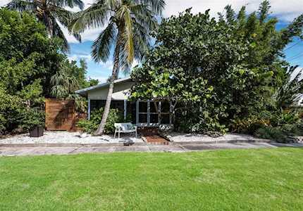 691 Broadway St Longboat Key, FL 34228