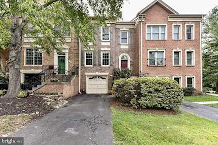 5207 Woodfield Dr Centreville, VA 20120