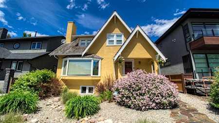 406 10 Ave NW Calgary, AB T2M 0B5