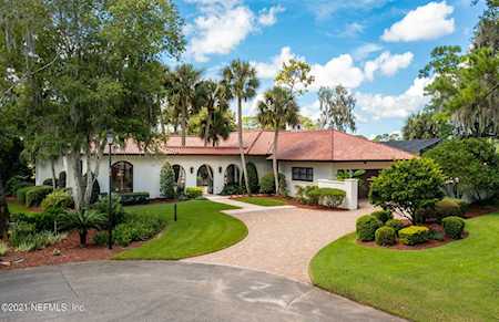 8070 Lakecrest Dr Jacksonville, FL 32256
