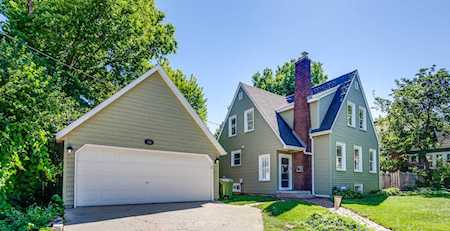 103 Walton St Barrington, IL 60010
