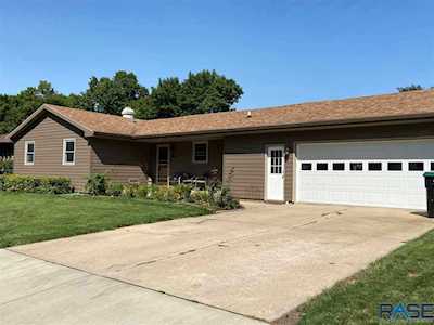 1516 E Sylvan Cir Brandon, SD 57005