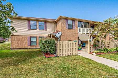 61236 Greenwood Dr South Lyon, MI 48178