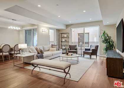 441 S Barrington Ave #207 Los Angeles, CA 90049