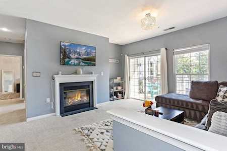 4144 Fountainside Ln #204 Fairfax, VA 22030