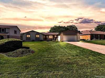36235 Parklane Circle Farmington Hills, MI 48335