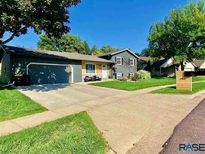 4900 E Fernwood Dr Sioux Falls, SD 57110