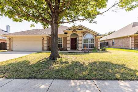 421 Carriage Lane Saginaw, TX 76179