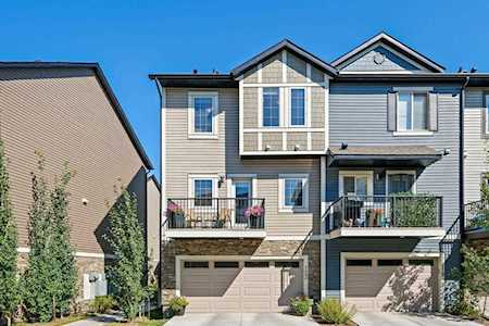 123 Legacy Point SE Calgary, AB T2X 3Z3