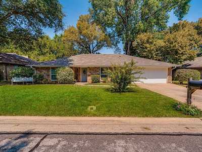 3412 Dovecreek Drive Arlington, TX 76016