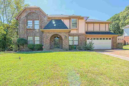 8723 Cherry Spring Dr Memphis, TN 38016