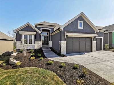 8189 Valley Rd Lenexa, KS 66220