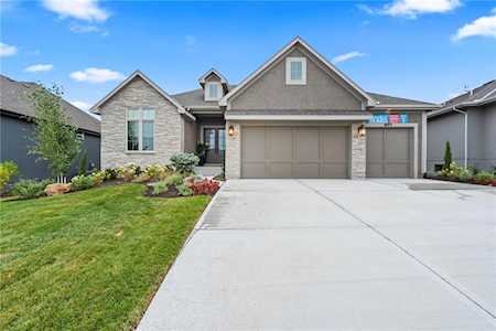 8193 Valley Rd Lenexa, KS 66220