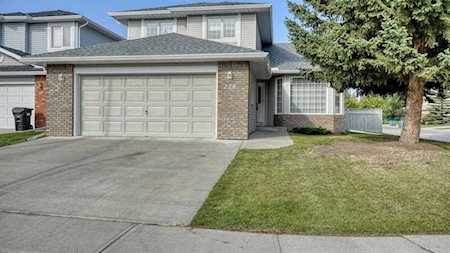 238 Woodpark Ct SW Calgary, AB T2W 6E6