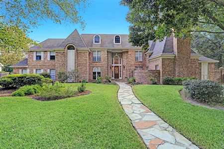 2211 Seven Maples Dr Kingwood, TX 77345