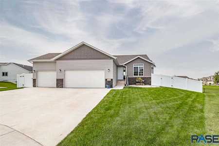 1105 N Greenside Cir Sioux Falls, SD 57107