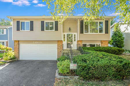 24W631 Springdale Dr Naperville, IL 60540