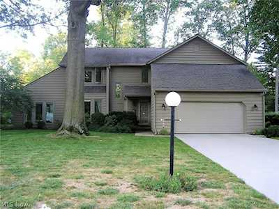 32328 Stoney Brook Dr Avon Lake, OH 44012