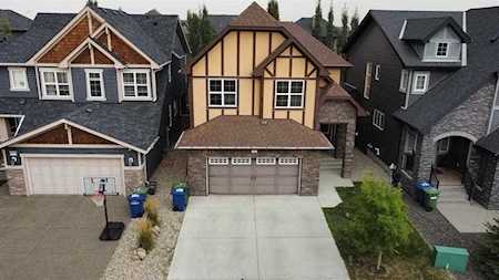 12 Cooperstown Place SW Airdrie, AB T4B 3T5