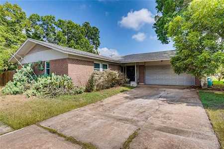 8400 Stillwood LN Austin, TX 78757