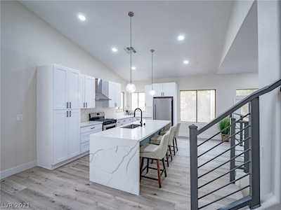7580 Splashing Rock Dr Las Vegas, NV 89131