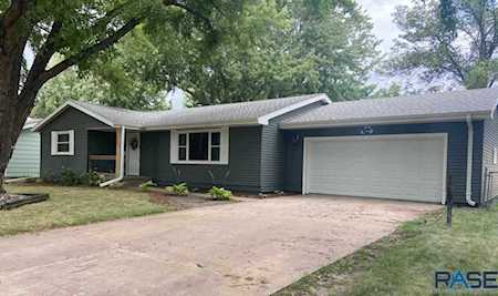 1120 E Cedar St Brandon, SD 57005