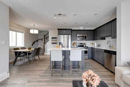 144 Yorkville Ave SW Calgary, AB T2X 4J8