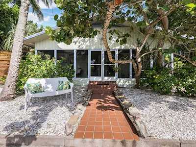 691 Broadway St Longboat Key, FL 34228
