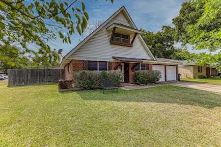 208 SE Gardens Boulevard Burleson, TX 76028