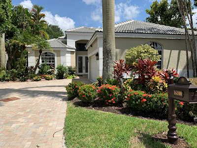 16100 Villa Vizcaya Place Delray Beach, FL 33446