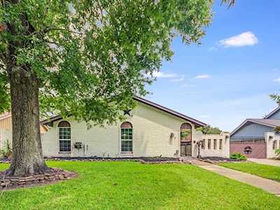 18323 Barbuda Ln Nassau Bay, TX 77058