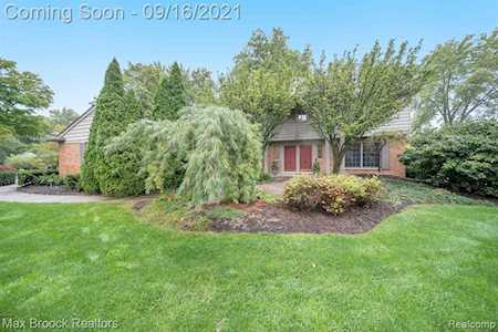 32835 White Oaks Trail Beverly Hills Vlg, MI 48025