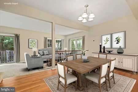 2811 Shawn Leigh Dr Vienna, VA 22181