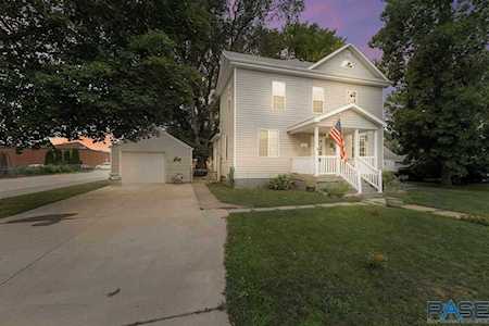 417 S Main St Lennox, SD 57039