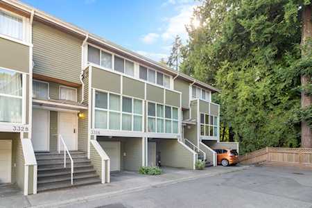 3326 Cobblestone Avenue Vancouver, BC V5S 4S4