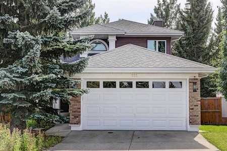 121 Edgebrook Gardens NW Calgary, AB T3A 4Z8